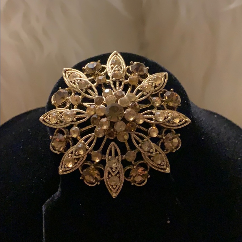 Gold and topaz Brooch